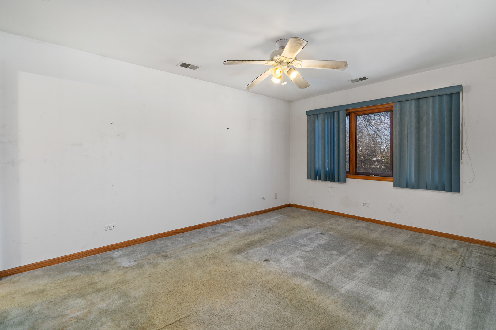 5242 West 79th Street, Unit 3D Burbank, IL 60459 - Photo 17 of 26 a view of an empty room with window