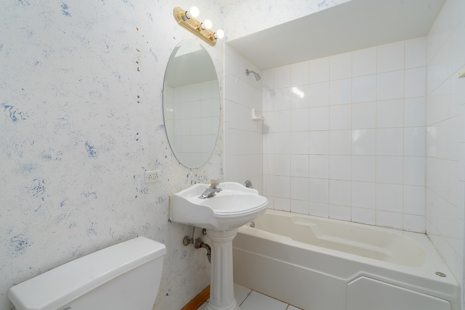 5242 West 79th Street, Unit 3D Burbank, IL 60459 - Photo 18 of 26 a bathroom with a sink a toilet and shower