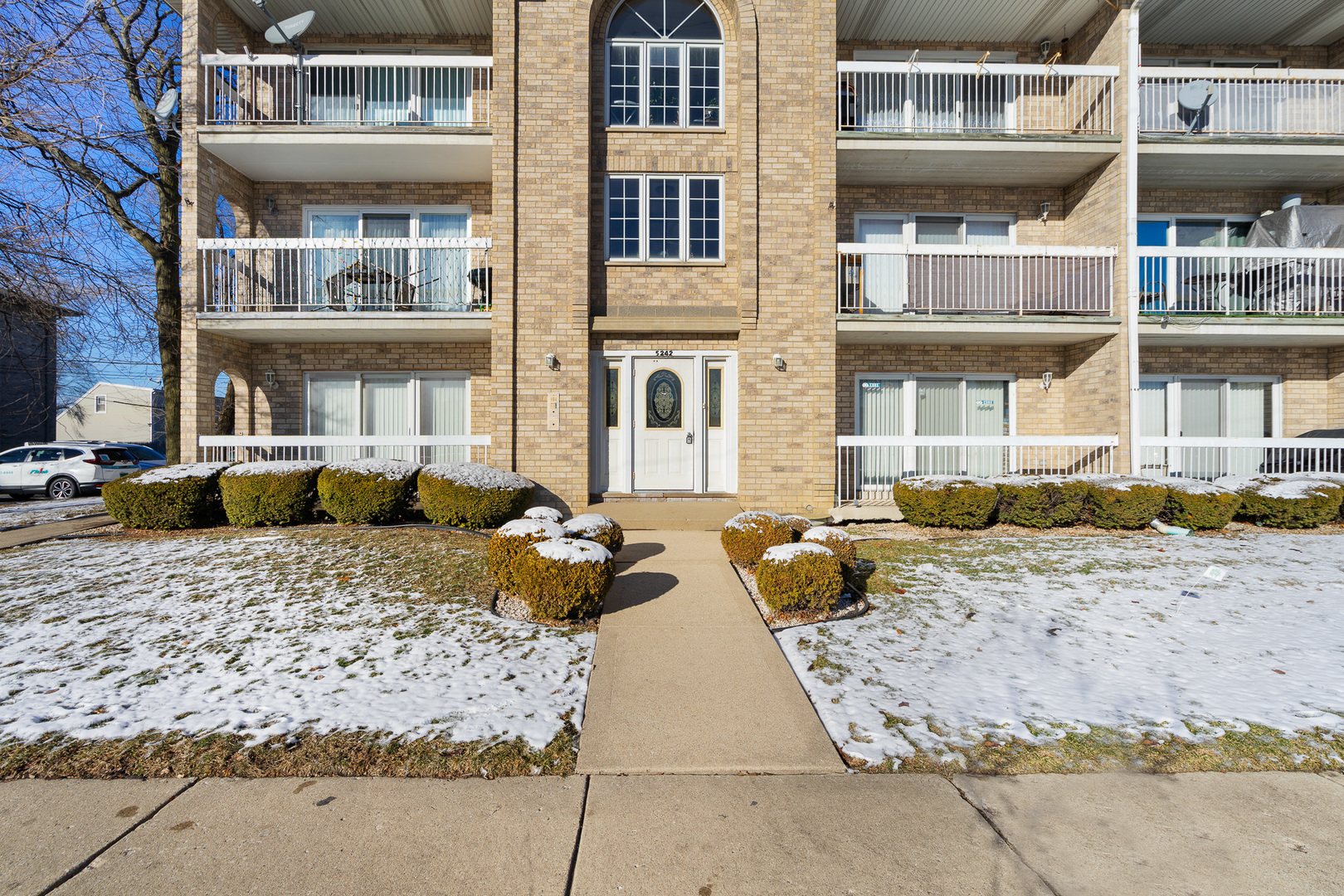 5242 West 79th Street, Unit 3D Burbank, IL 60459 - Photo 23 of 26 a view of a lounge chair in the patio
