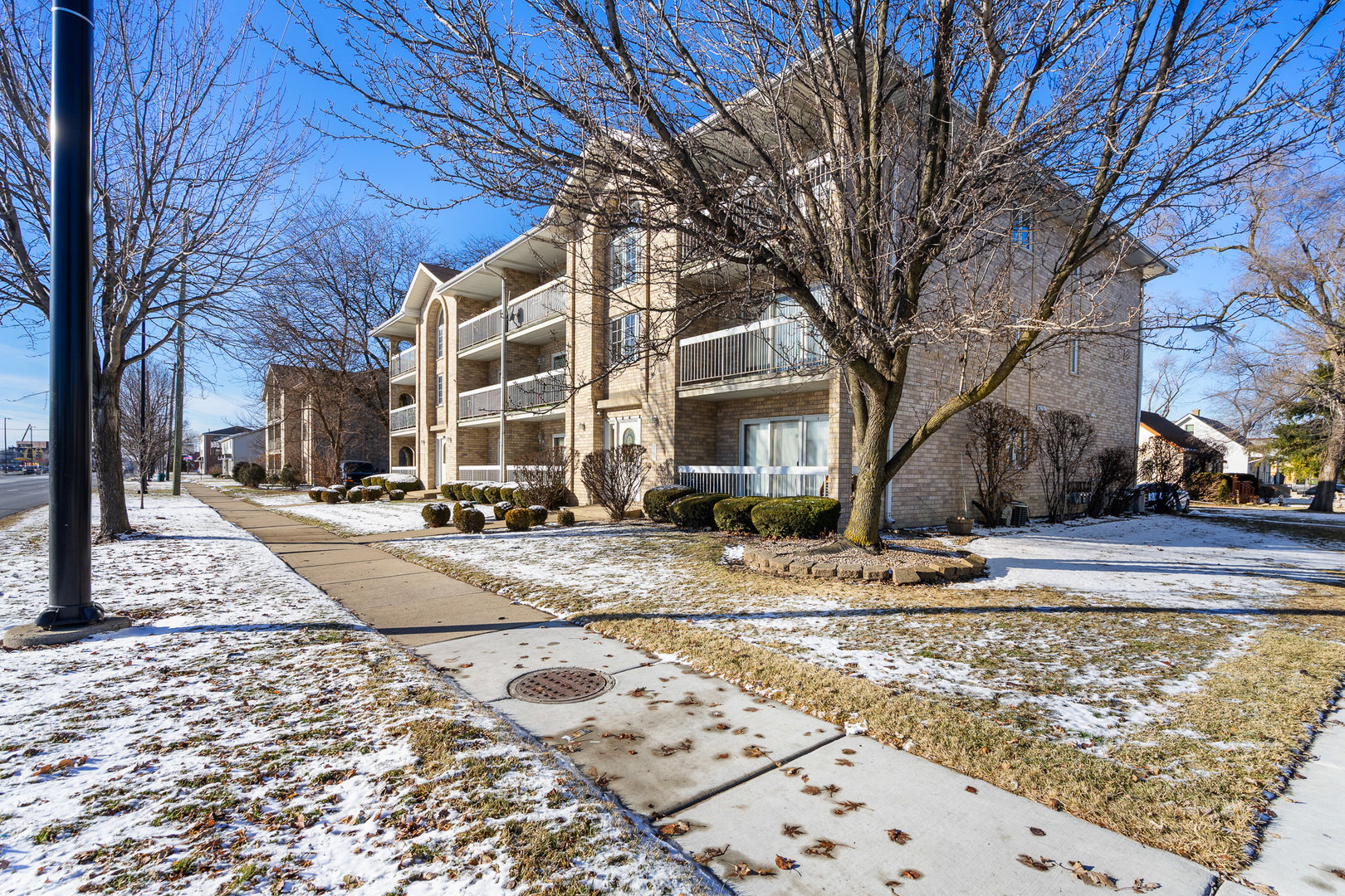 5242 West 79th Street, Unit 3D Burbank, IL 60459 - Photo 24 of 26 a view of a road with a white house