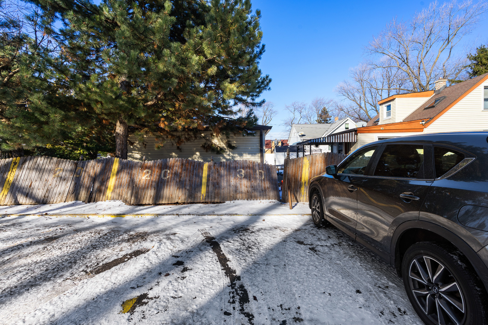 5242 West 79th Street, Unit 3D Burbank, IL 60459 - Photo 25 of 26 a view of a backyard of a house
