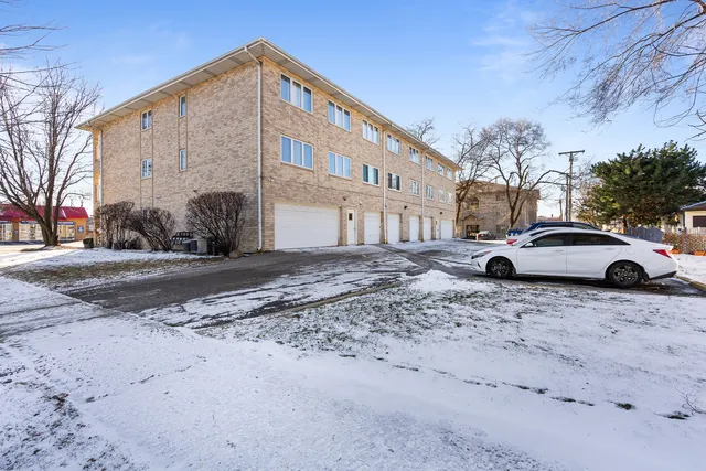 $189,900 | 5242 West 79th Street, Unit 3D, Burbank, IL 60459
