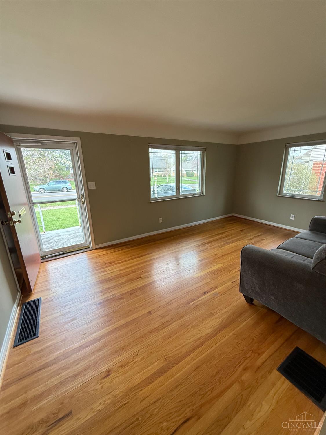 332 Ingram Road Cincinnati, OH 45218 - Photo 5 of 30