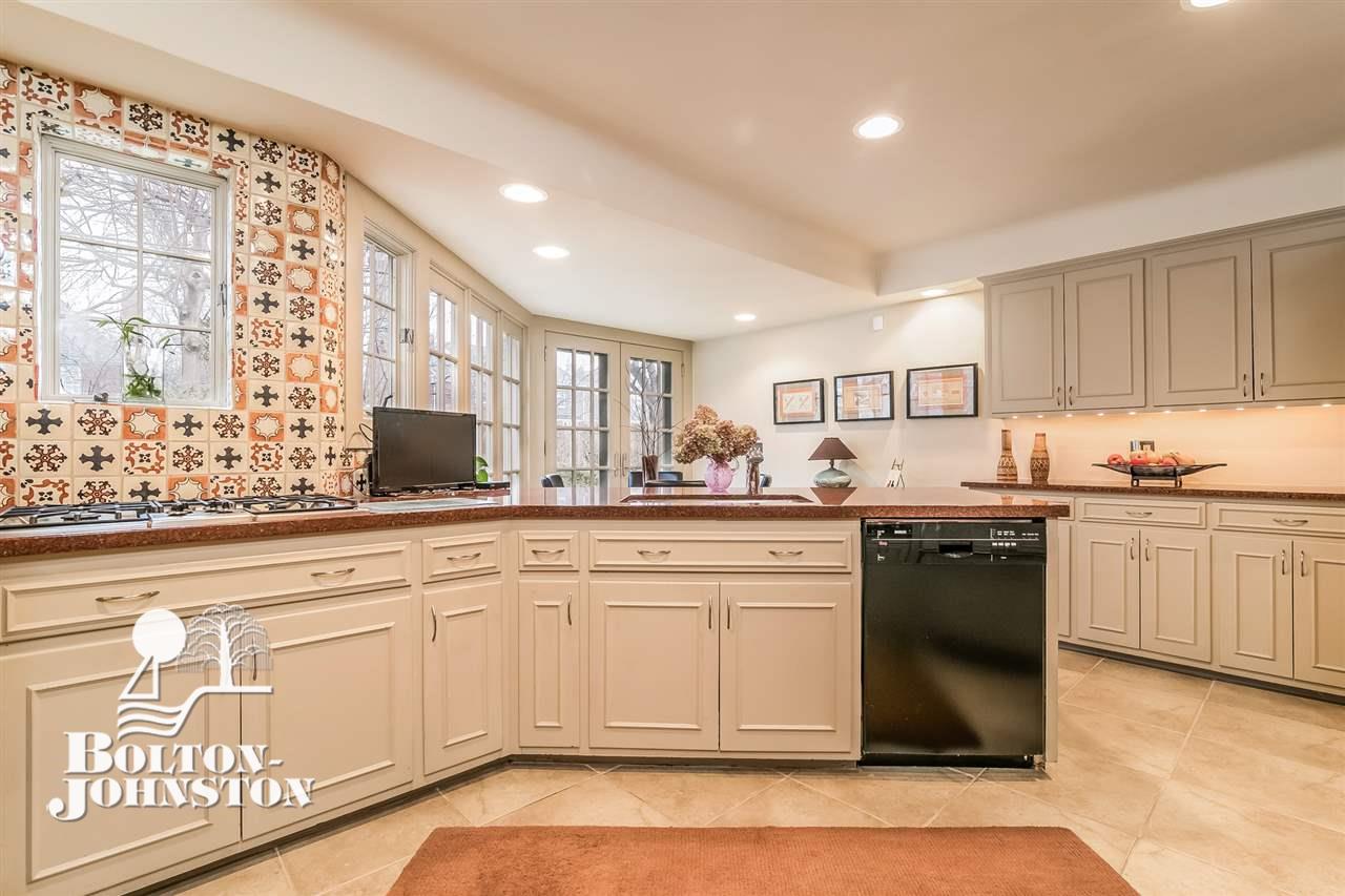 80 Colonial Road Grosse Pointe, MI 48236 - Photo 12 of 44 31344135-11.JPG