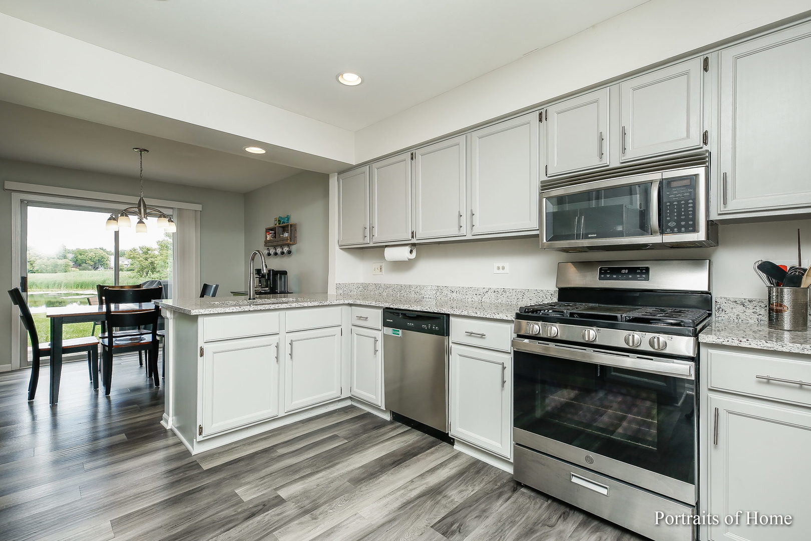 1136 Coldspring Road Elgin, IL 60120 - Photo 6 of 22