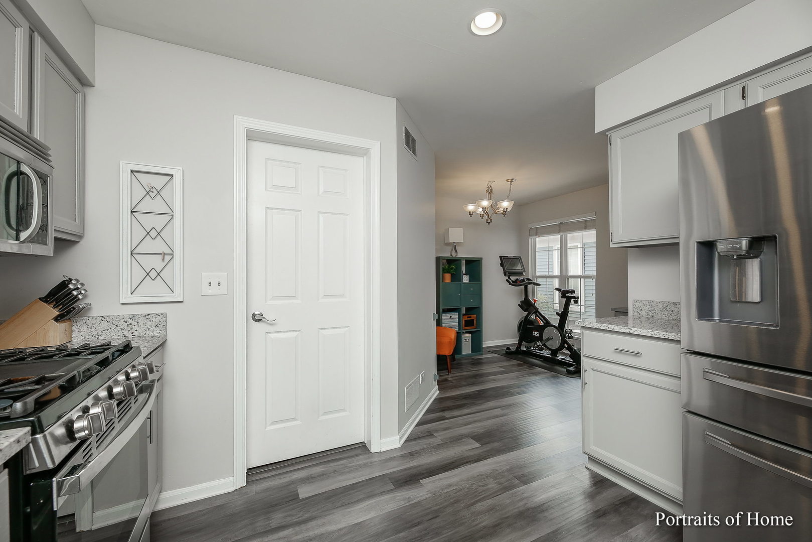 1136 Coldspring Road Elgin, IL 60120 - Photo 8 of 22