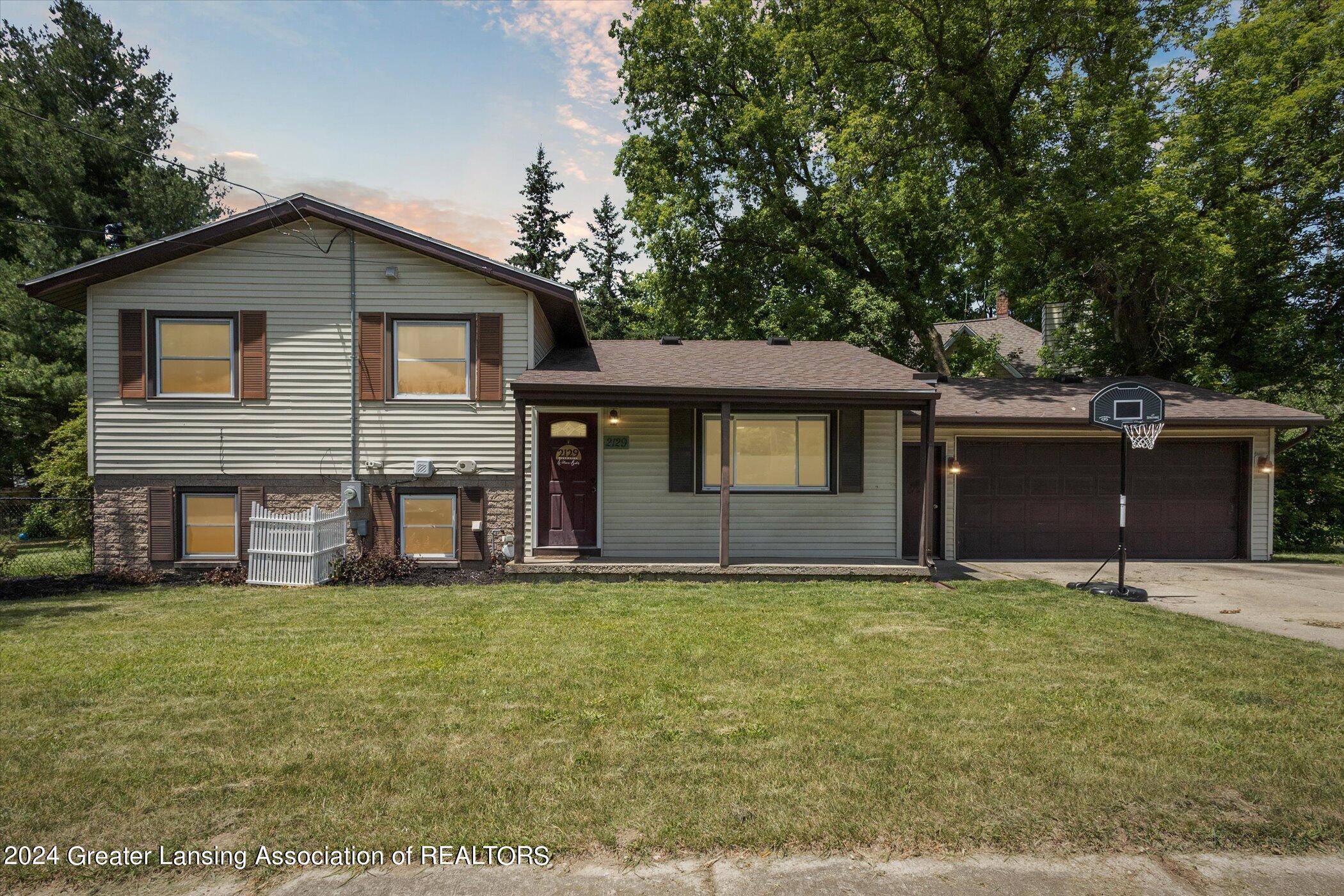 2129 Riverside Court Lansing, MI 48906 - Photo 1 of 29 Front