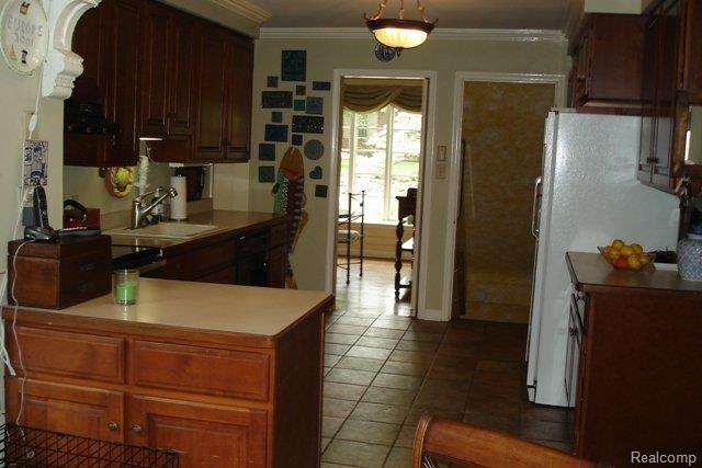 223 Stephens Road Grosse Pointe, MI 48236 - Photo 4 of 11 Kitchen