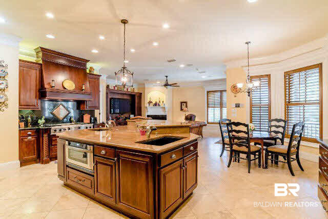 135 Augusta Court Fairhope, AL 36532 - Photo 10 of 45 Kitchen/Breakfast