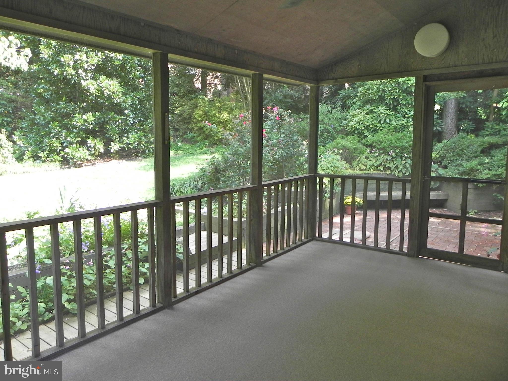 4 Elmwood Road Baltimore, MD 21210 - Photo 9 of 29 Screen Porch