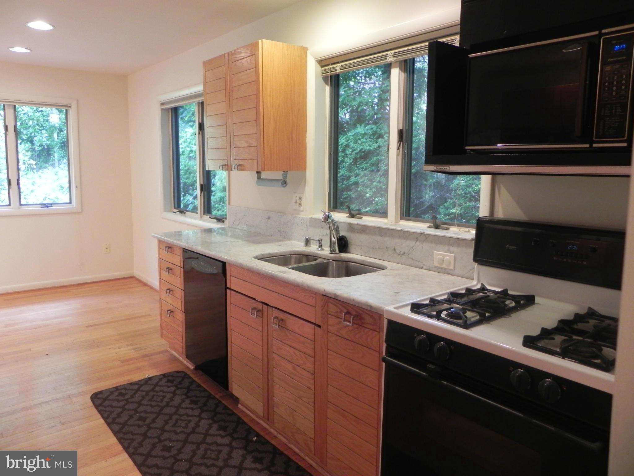 4 Elmwood Road Baltimore, MD 21210 - Photo 10 of 29 Kitchen
