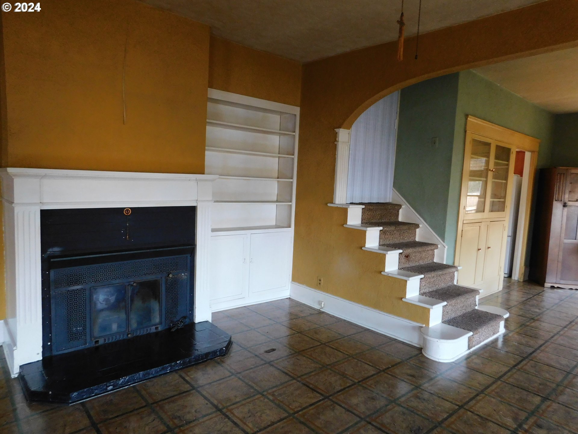 150 North Dean Street Coquille, OR 97423 - Photo 14 of 47 a living room with couches and a fireplace