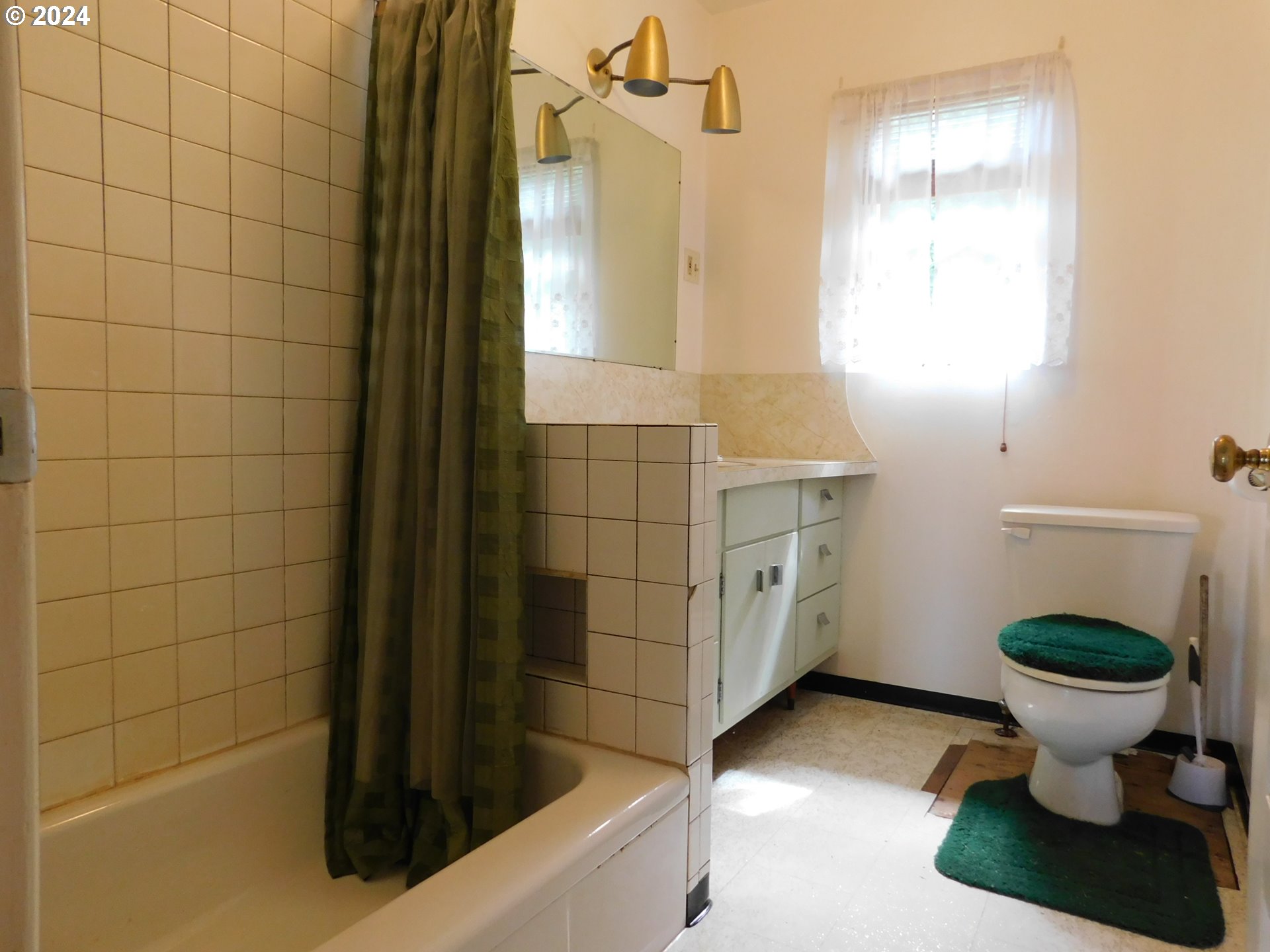 150 North Dean Street Coquille, OR 97423 - Photo 28 of 47 a bathroom with a sink toilet and shower