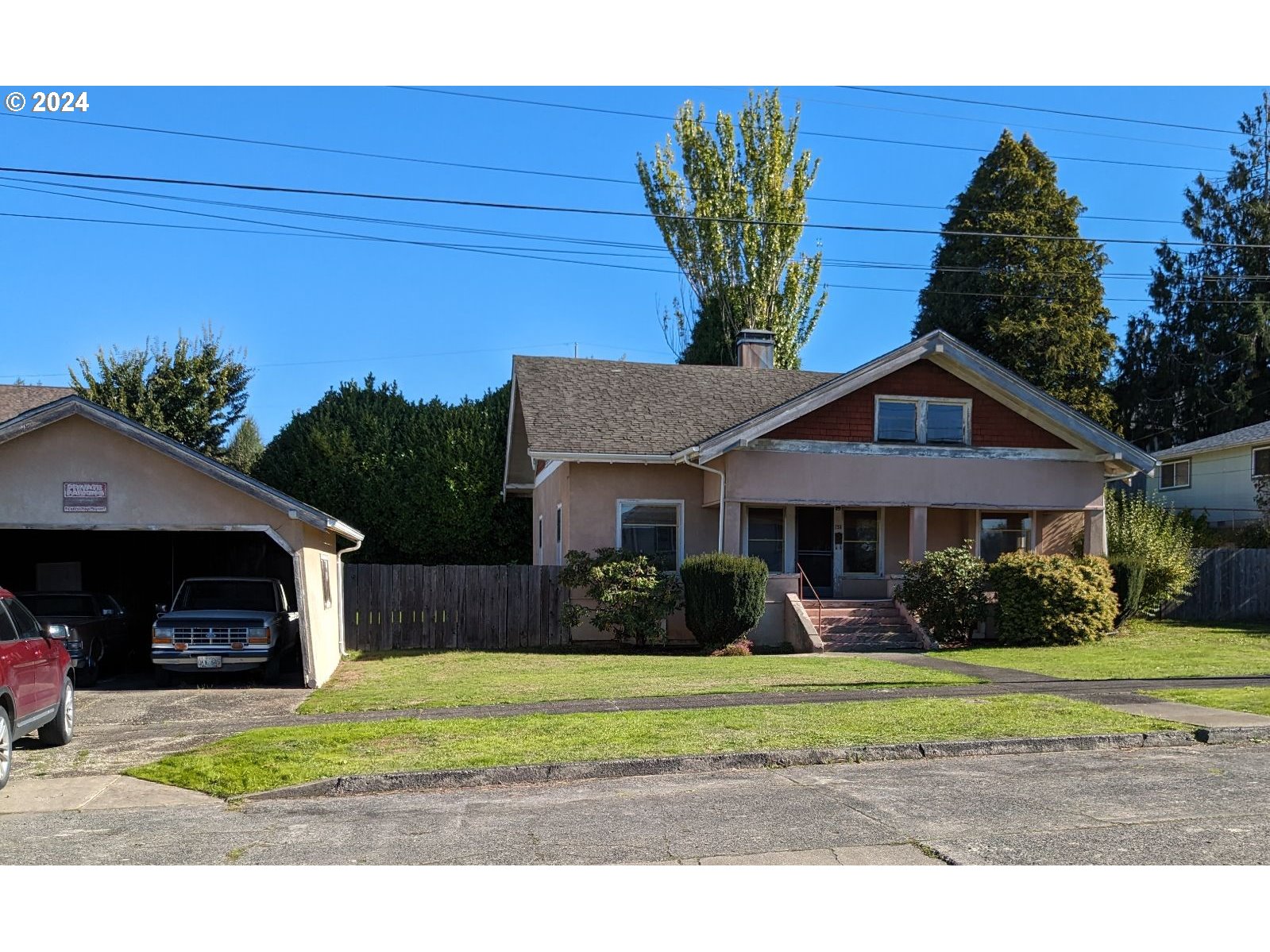 150 North Dean Street Coquille, OR 97423 - Photo 3 of 47 a front view of a house with a yard