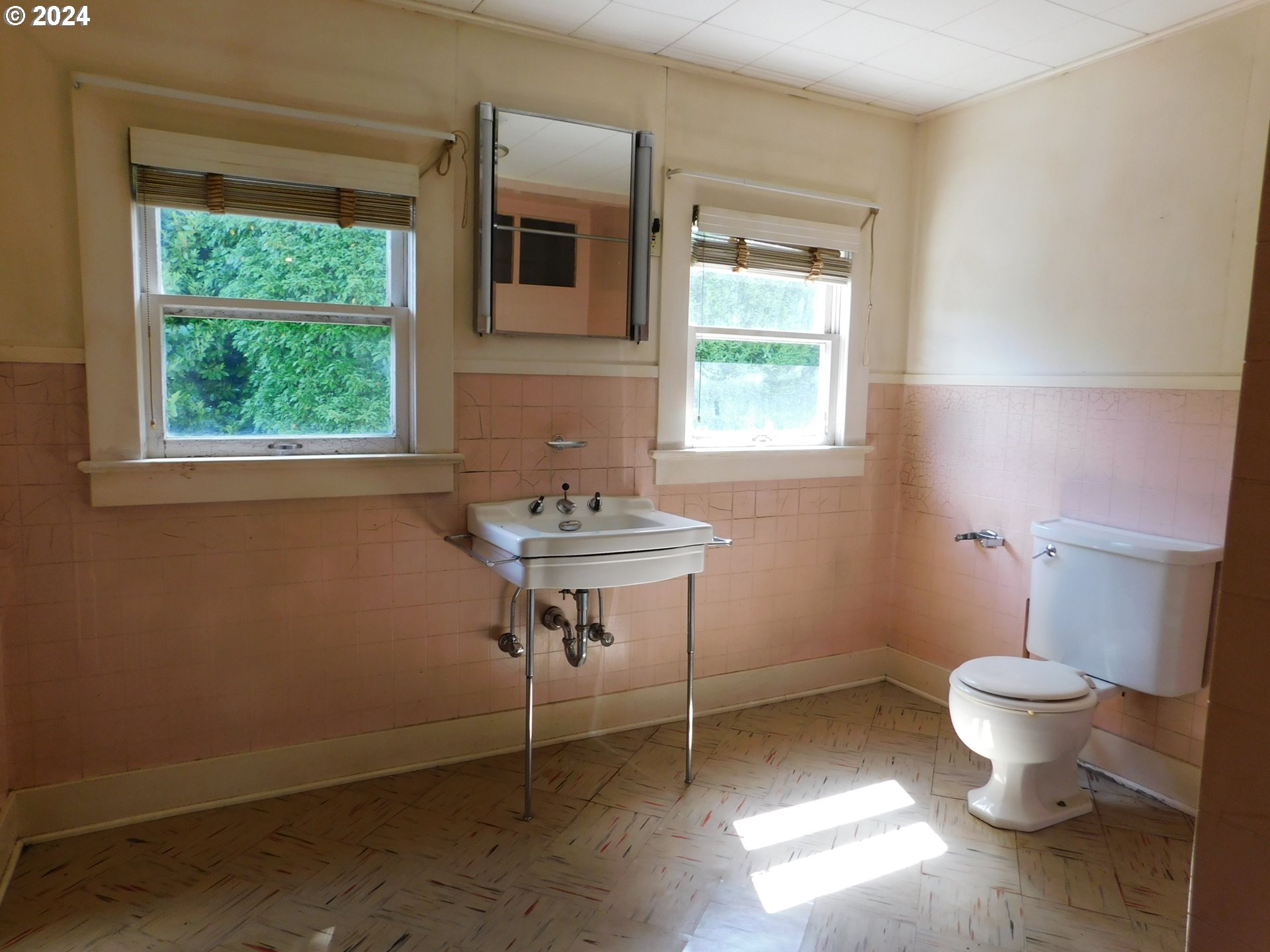 150 North Dean Street Coquille, OR 97423 - Photo 36 of 47 a bathroom with a sink toilet and a window