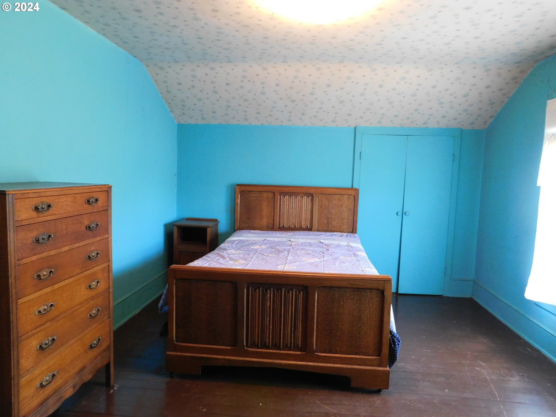 150 North Dean Street Coquille, OR 97423 - Photo 41 of 47 a bedroom with a bed and a dresser
