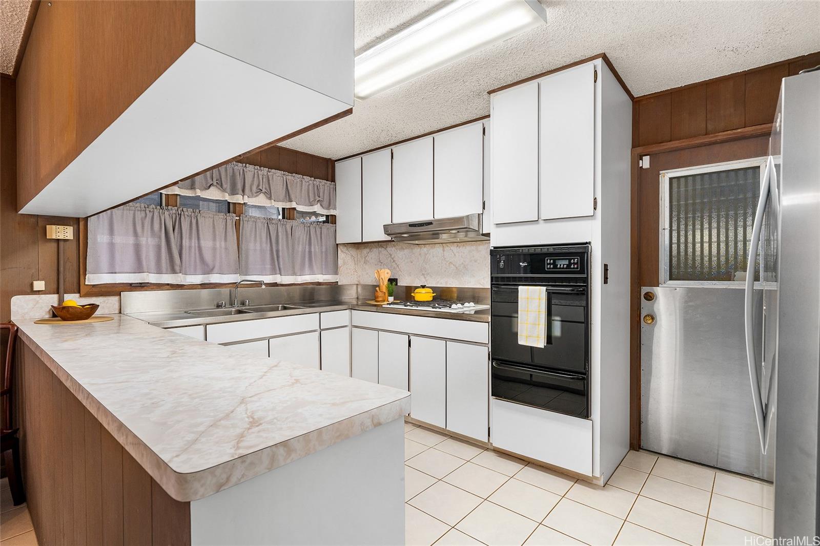 4758 Likini Street Honolulu, HI 96818 - Photo 8 of 25