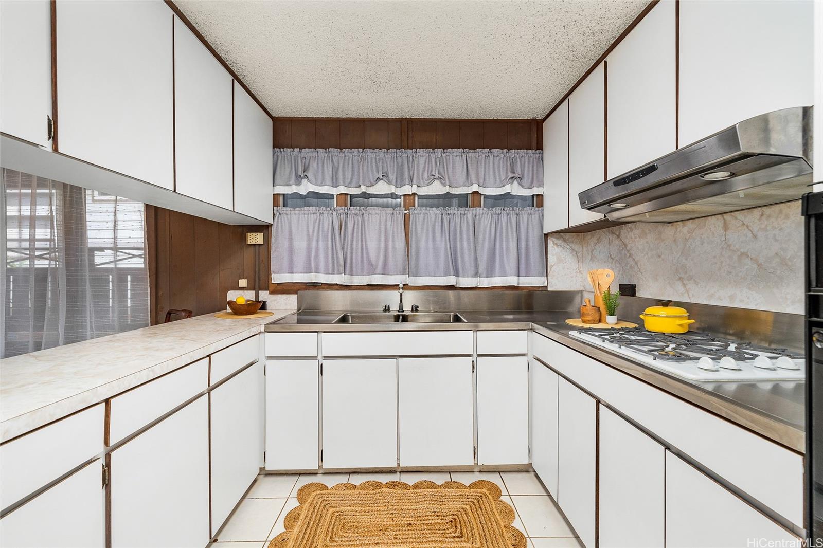 4758 Likini Street Honolulu, HI 96818 - Photo 9 of 25