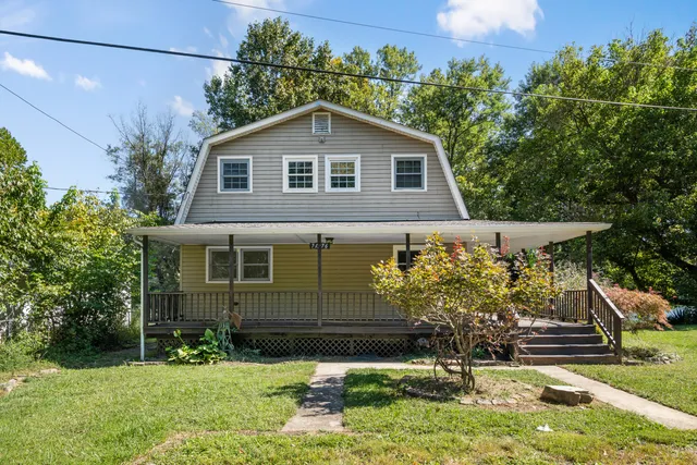 a view of a backyard with sitting area