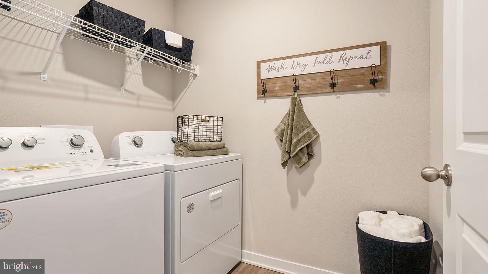 118 Erica Lane Columbia, PA 17512 - Photo 5 of 9 a bathroom with a sink and mirror