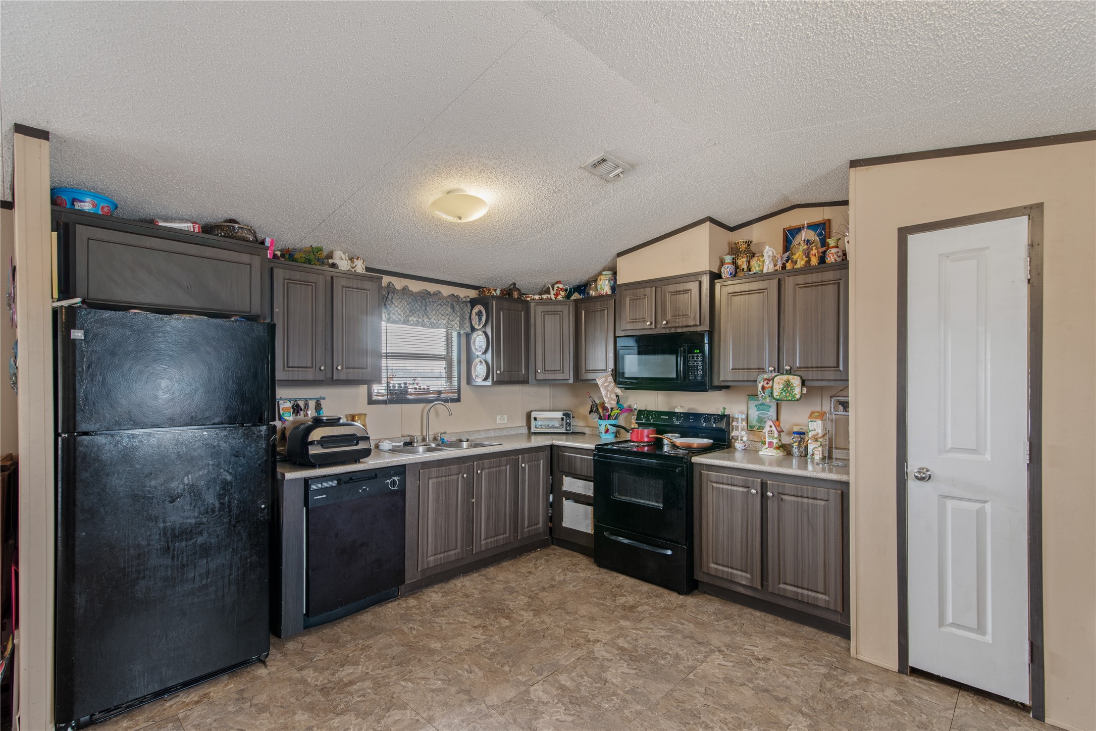 1014 23rd Street Dickinson, TX 77539 - Photo 10 of 28