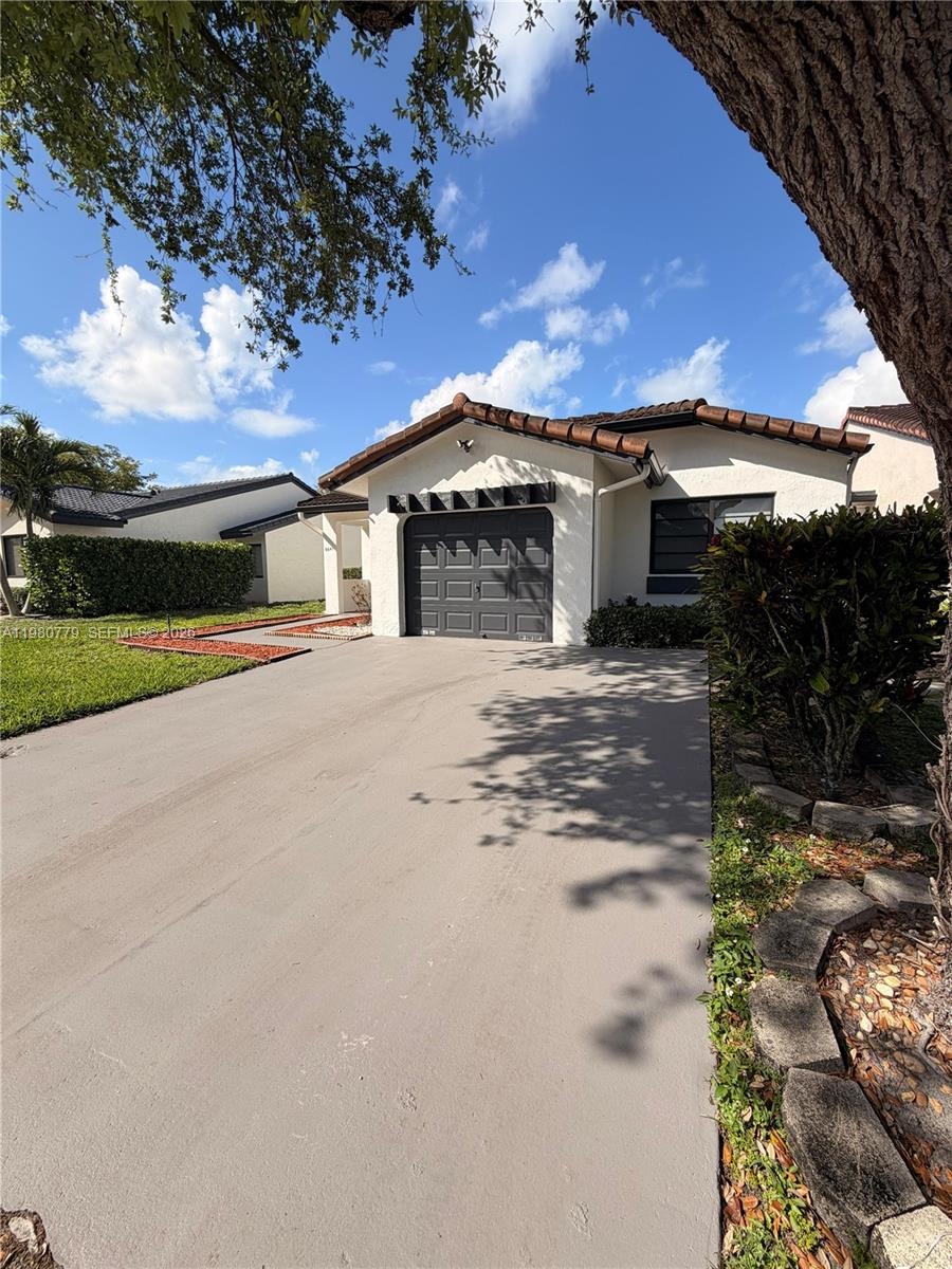 6641 Northwest 174th Terrace Hialeah, FL 33015 - Photo 3 of 47