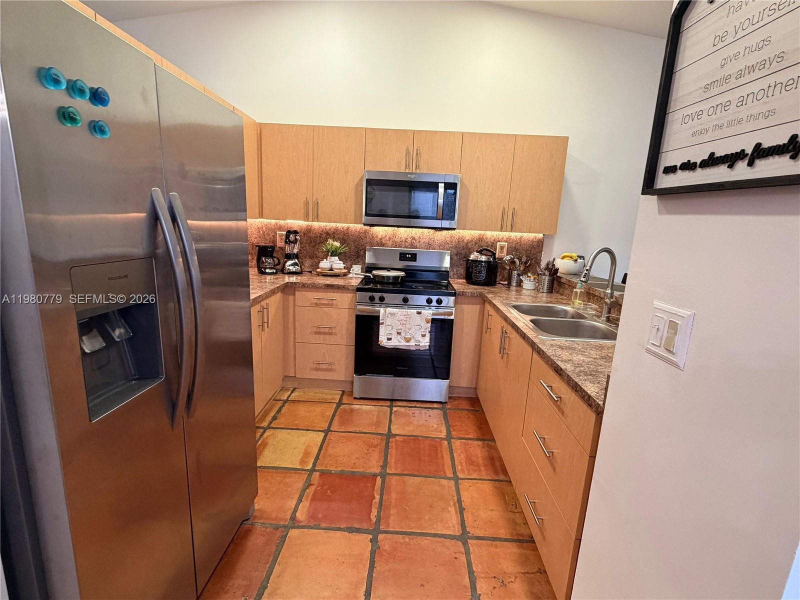 6641 Northwest 174th Terrace Hialeah, FL 33015 - Photo 31 of 47