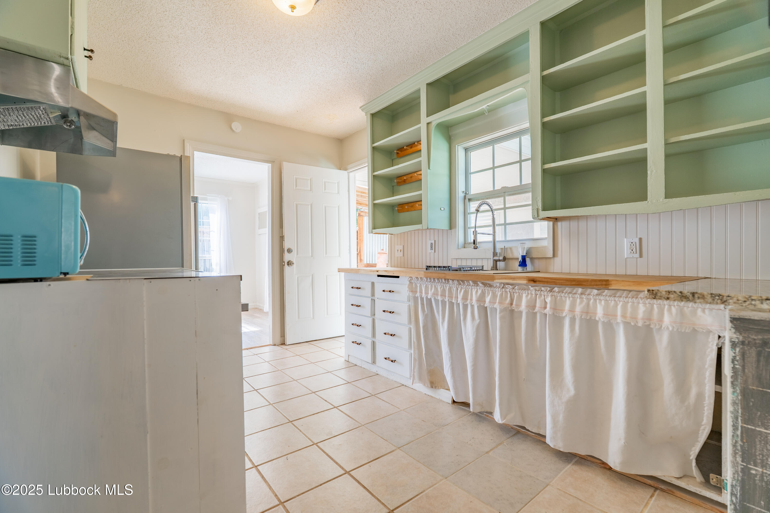 2012 29th Street Lubbock, TX 79411 - Photo 21 of 27 a room with windows and a cabinet