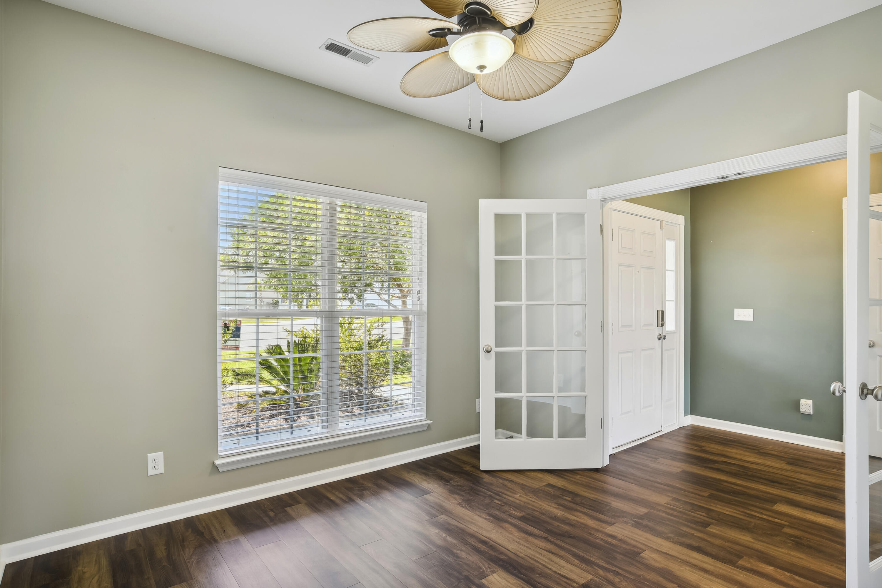 208 Threshing Court Moncks Corner, SC 29461 - Photo 13 of 39 main_level-dining_room-dsc6092