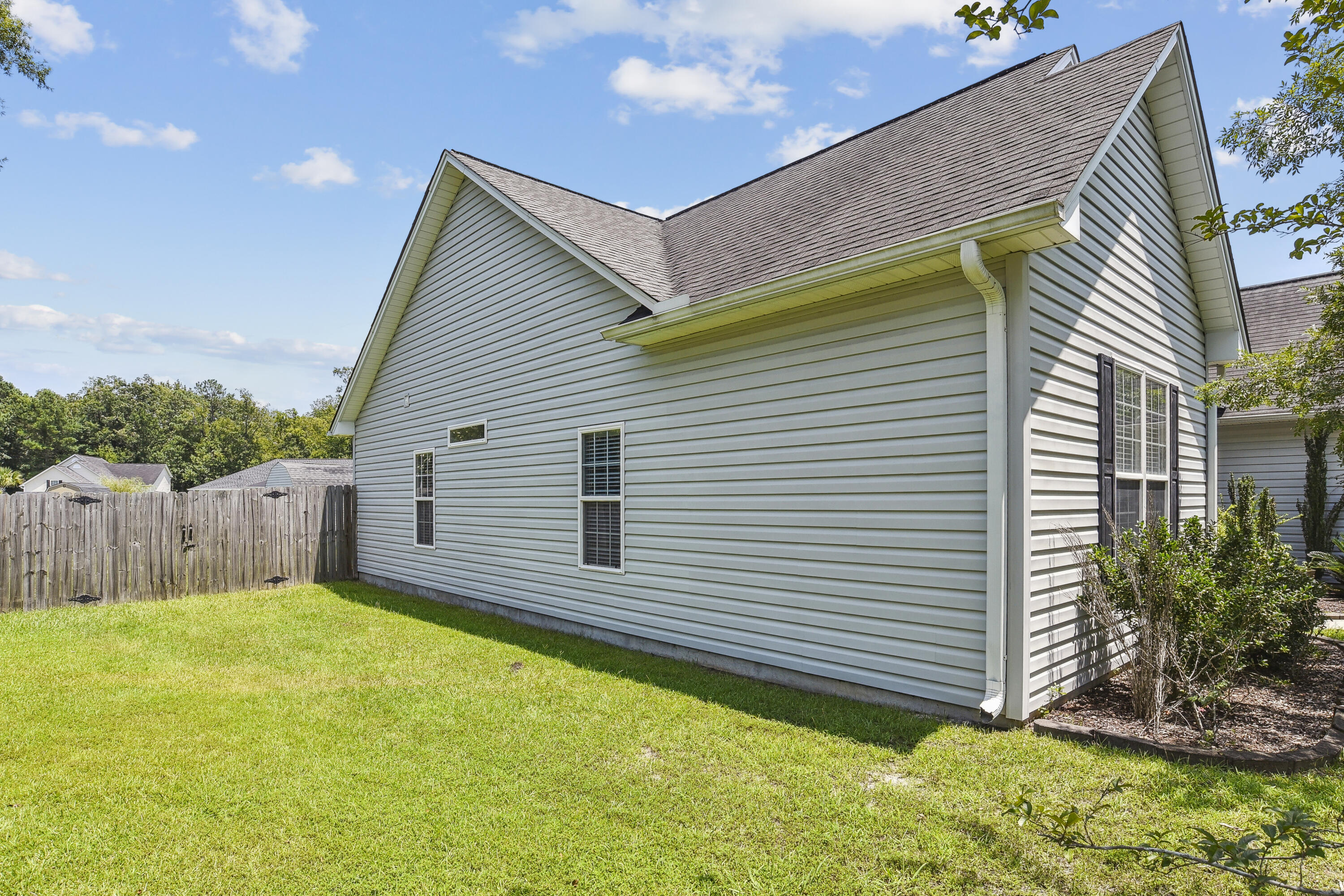 208 Threshing Court Moncks Corner, SC 29461 - Photo 30 of 39 exterior-side_elevation-dsc6339