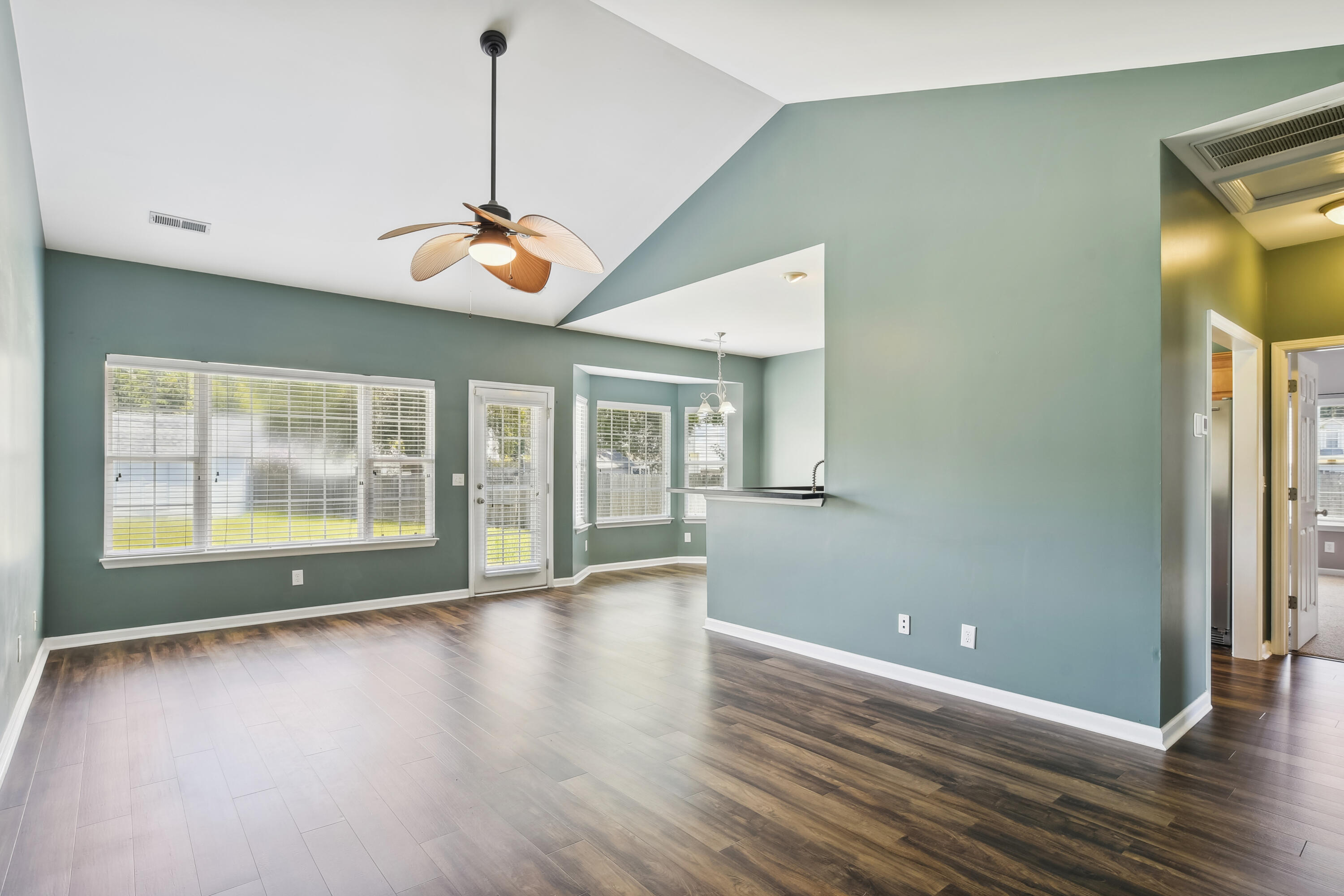 208 Threshing Court Moncks Corner, SC 29461 - Photo 4 of 39 main_level-living_room-dsc6117
