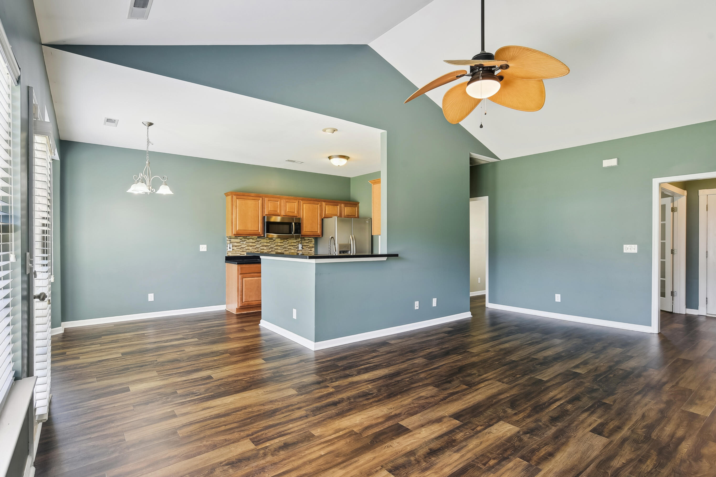 208 Threshing Court Moncks Corner, SC 29461 - Photo 5 of 39 main_level-living_room-dsc6122