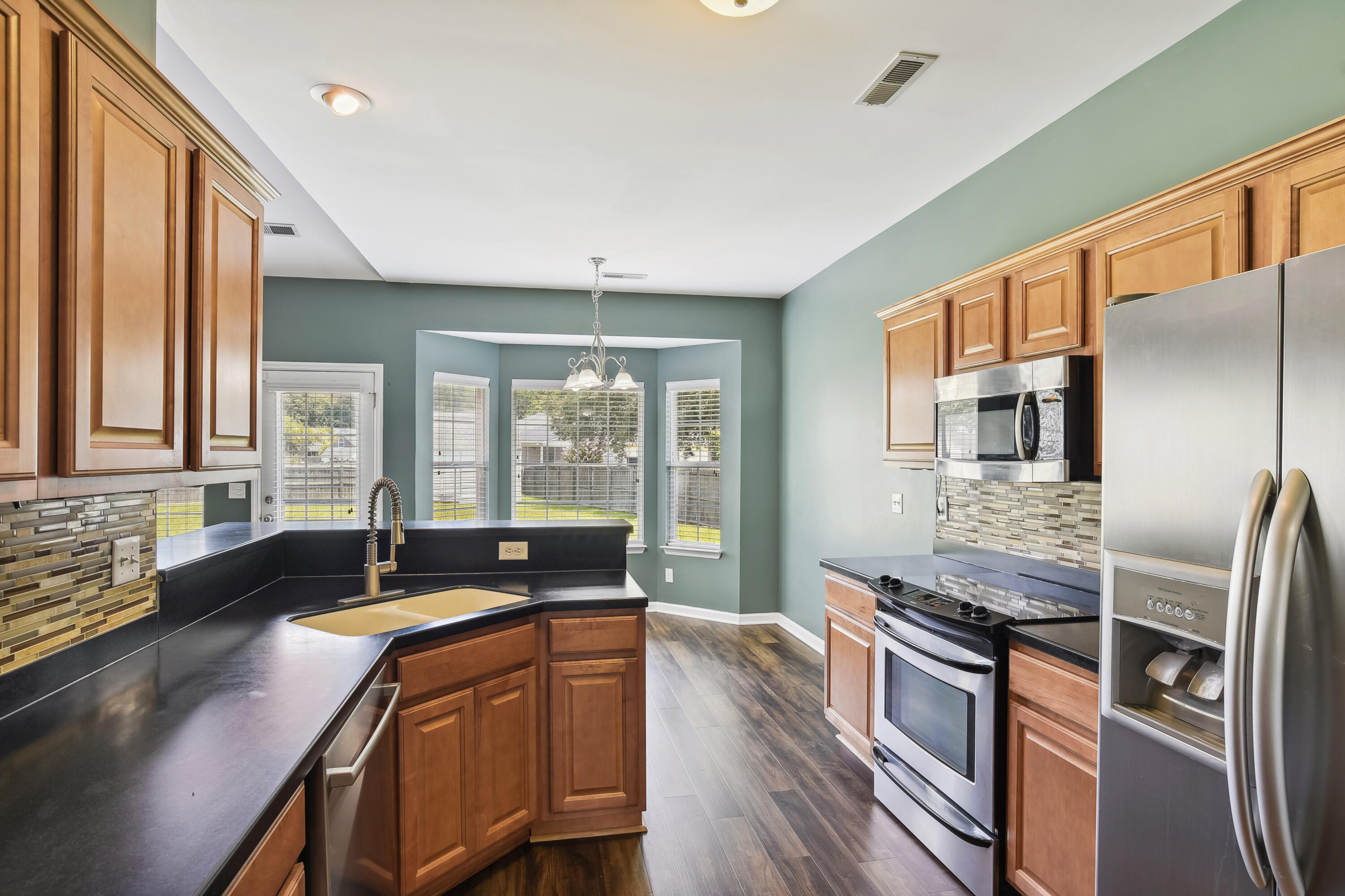208 Threshing Court Moncks Corner, SC 29461 - Photo 6 of 39 main_level-kitchen-dsc6172
