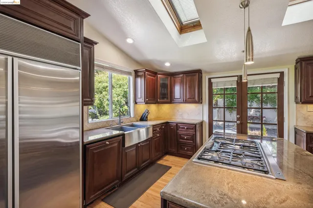 $1,695,000 | 2335 Tunnel Road, Oakland, CA 94618