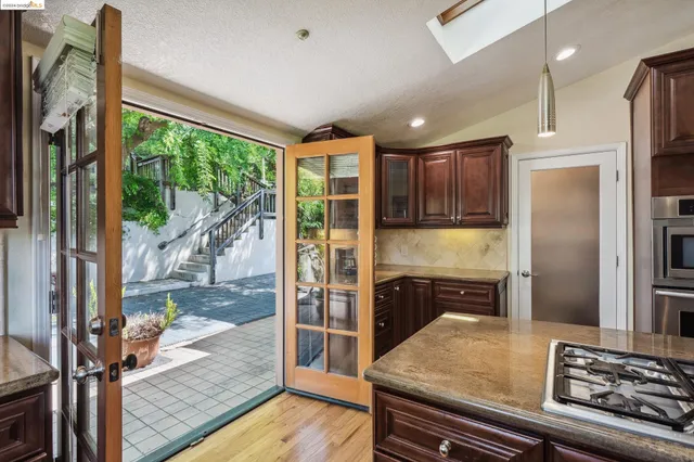 $1,695,000 | 2335 Tunnel Road, Oakland, CA 94618