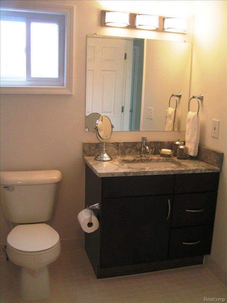 3160 Wakefield Road Berkley, MI 48072 - Photo 11 of 18 Master Bath Vanity