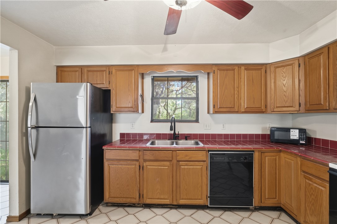 704 Holly Road Rockport, TX 78382 - Photo 12 of 39