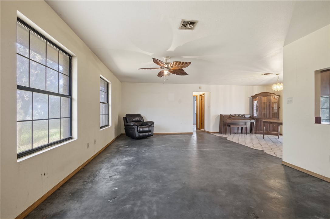 704 Holly Road Rockport, TX 78382 - Photo 4 of 39