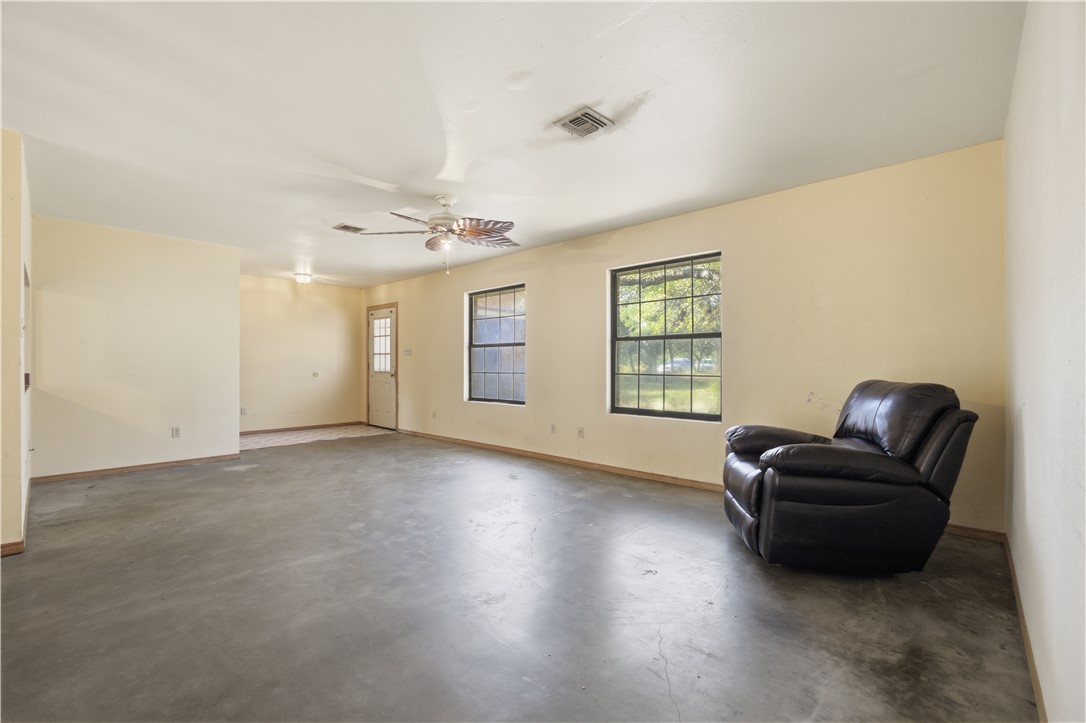 704 Holly Road Rockport, TX 78382 - Photo 5 of 39