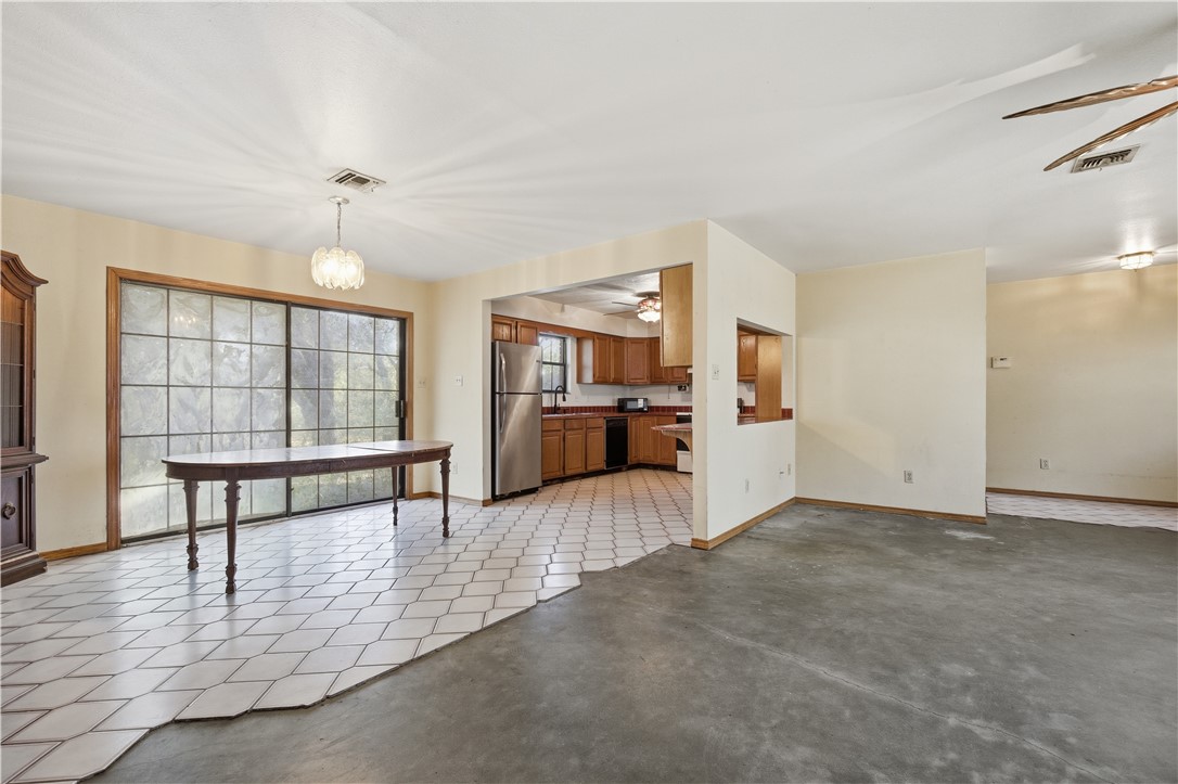 704 Holly Road Rockport, TX 78382 - Photo 6 of 39