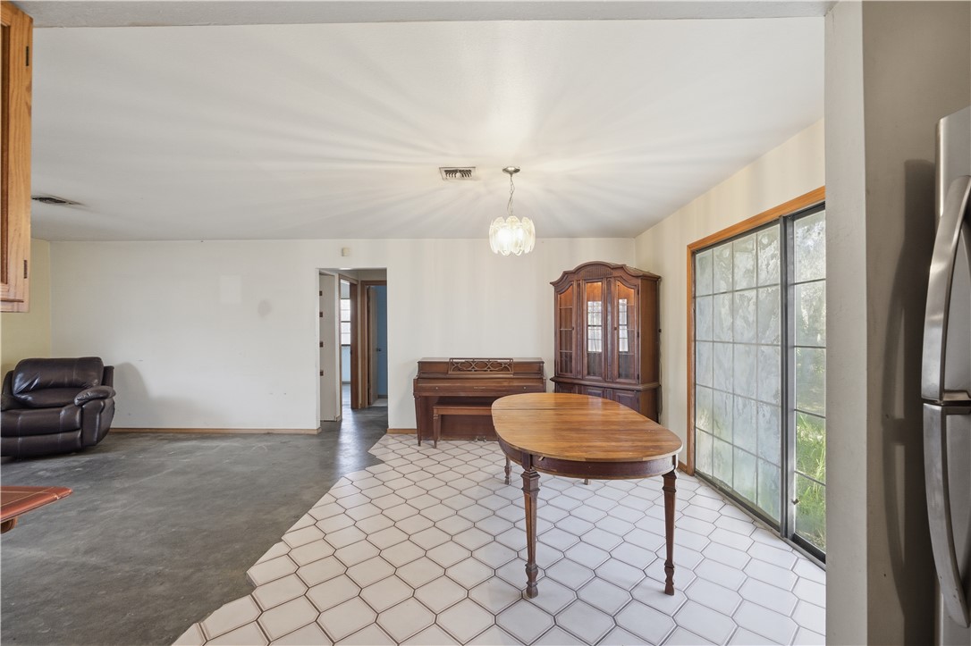 704 Holly Road Rockport, TX 78382 - Photo 7 of 39