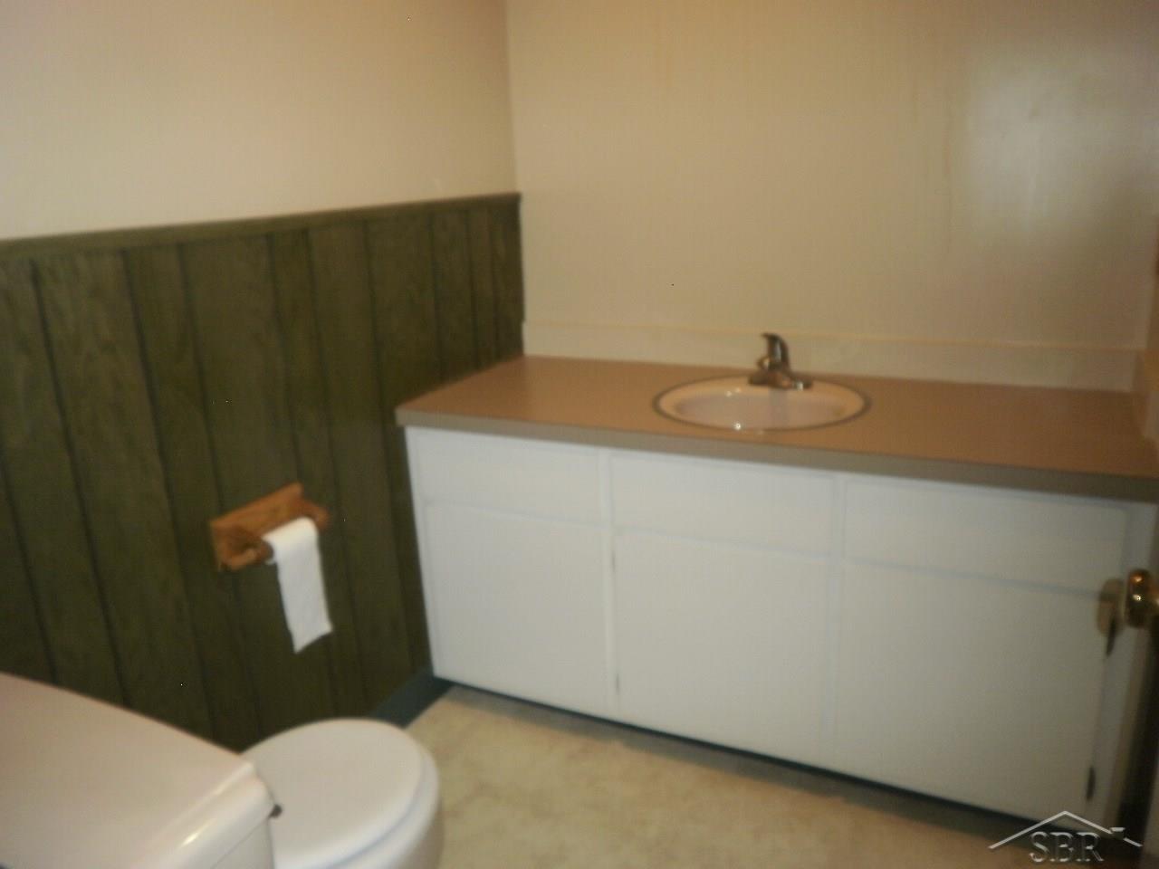103 South Westervelt Road Saginaw, MI 48604 - Photo 7 of 10 31348348-6.JPG