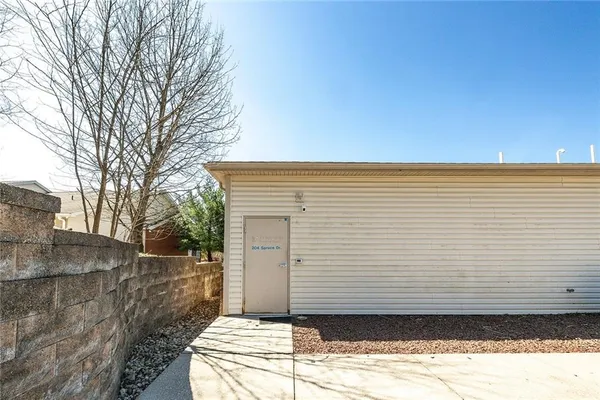 $2,100 | 204 Spruce Drive, Slippery Rock, PA 16057