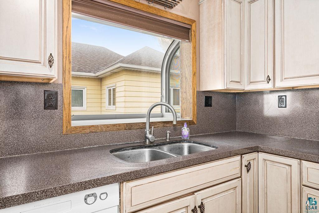 9237 Orchard Street Duluth, MN 55810 - Photo 13 of 44