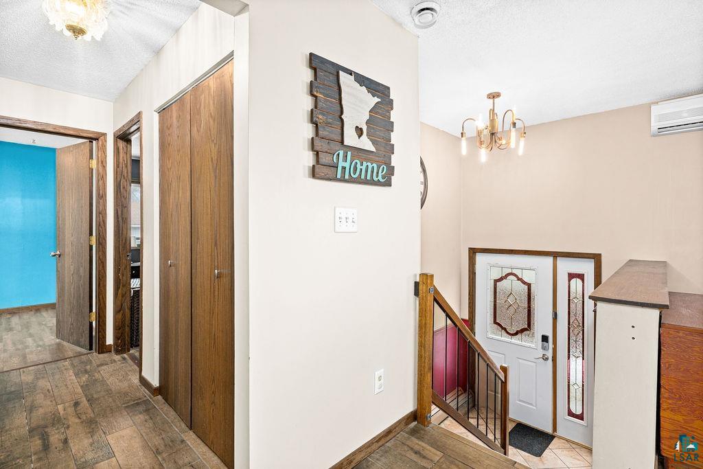 9237 Orchard Street Duluth, MN 55810 - Photo 4 of 44