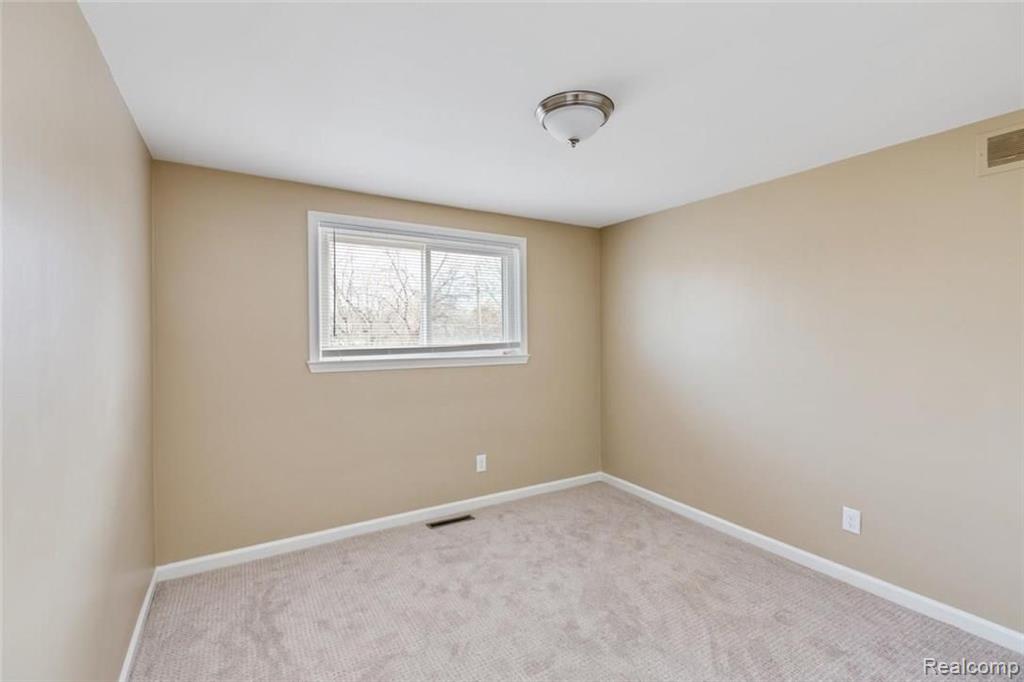 16448 Riverside Street Livonia, MI 48154 - Photo 17 of 25