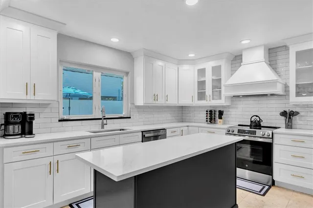 $1,779,000 | 519 South Drive, Anna Maria, FL 34216