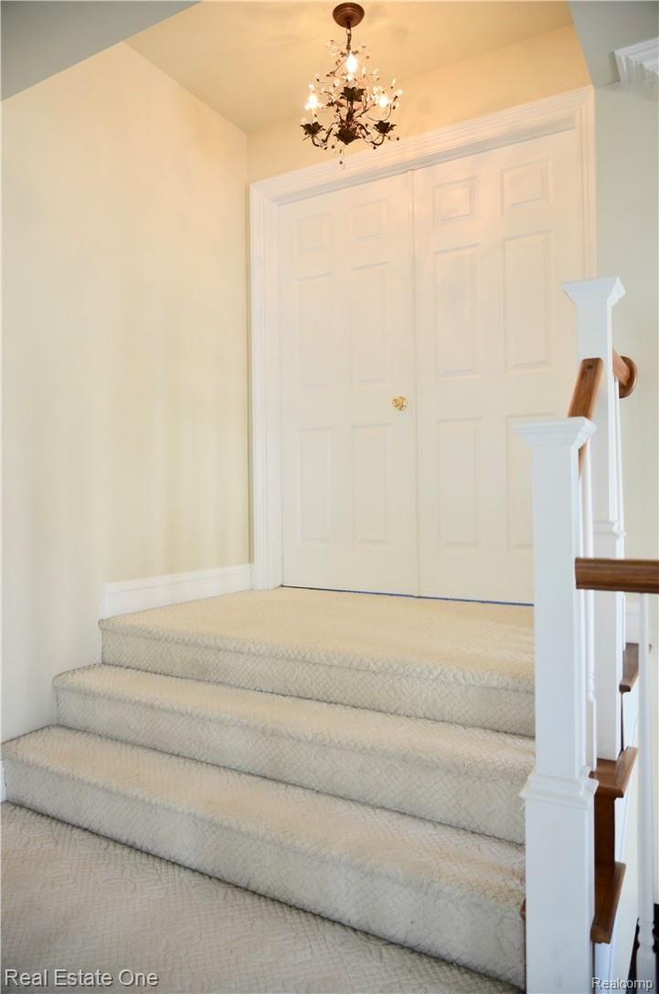 85 Ridge Field Court Oxford, MI 48371 - Photo 17 of 31 Entrance to Master Bedroom Suite