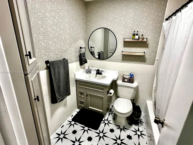 $1,140,000 | 3121 Southwest 20th Street, Miami, FL 33145