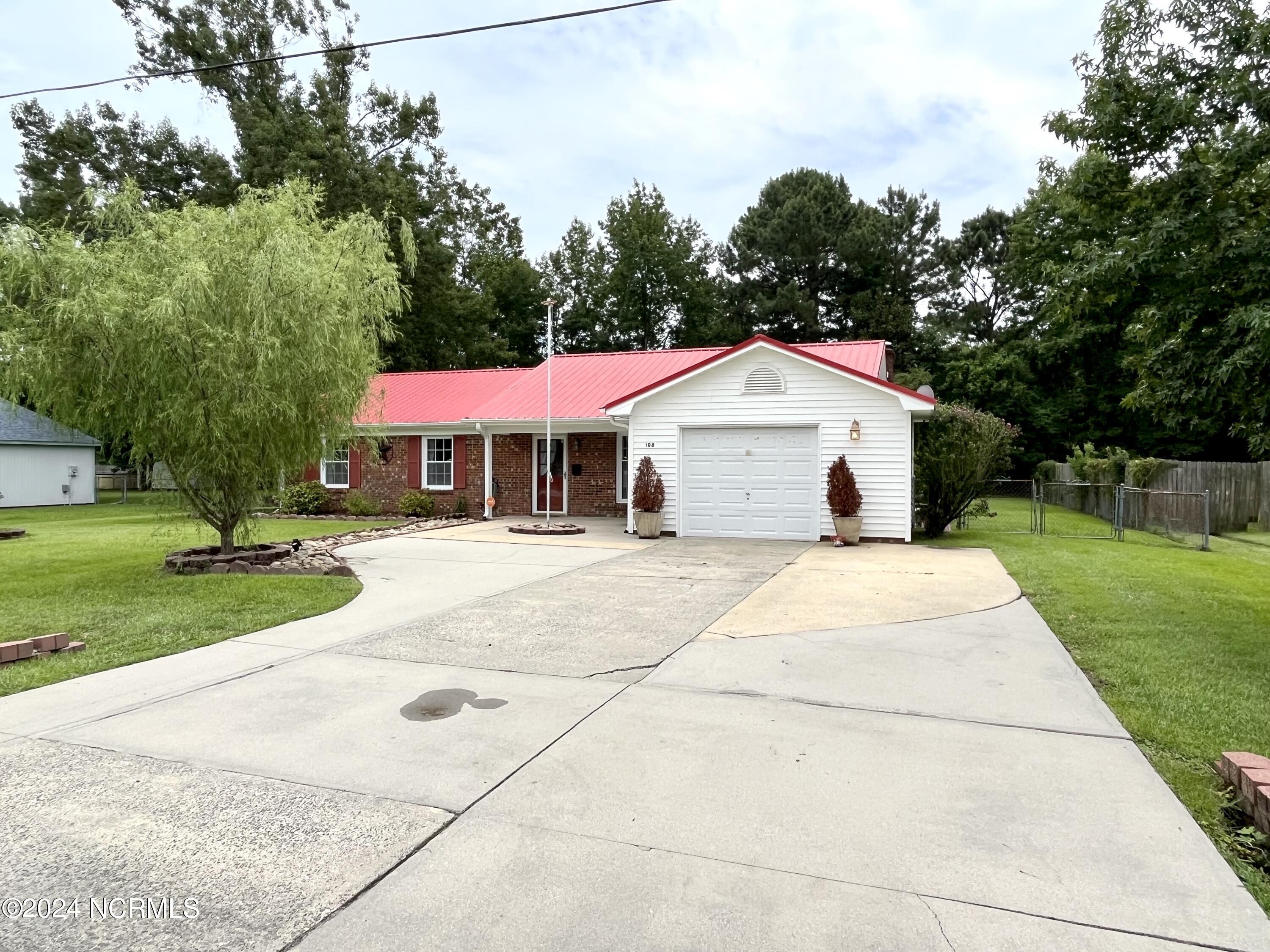 106 Shipman Road Havelock, NC 28532 - Photo 3 of 30 Driveway